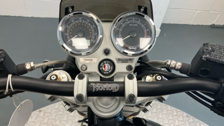 Norton Commando 961 SE